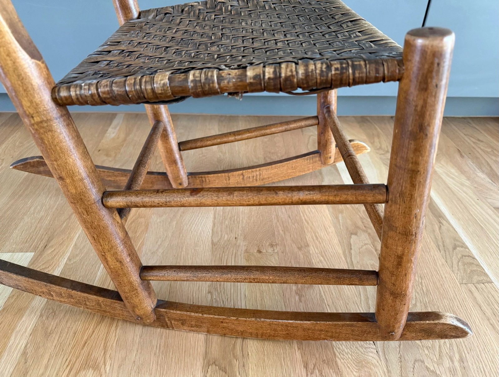 Small Antique Wood Ladder Back Rocking Chair With Woven Seat - 7