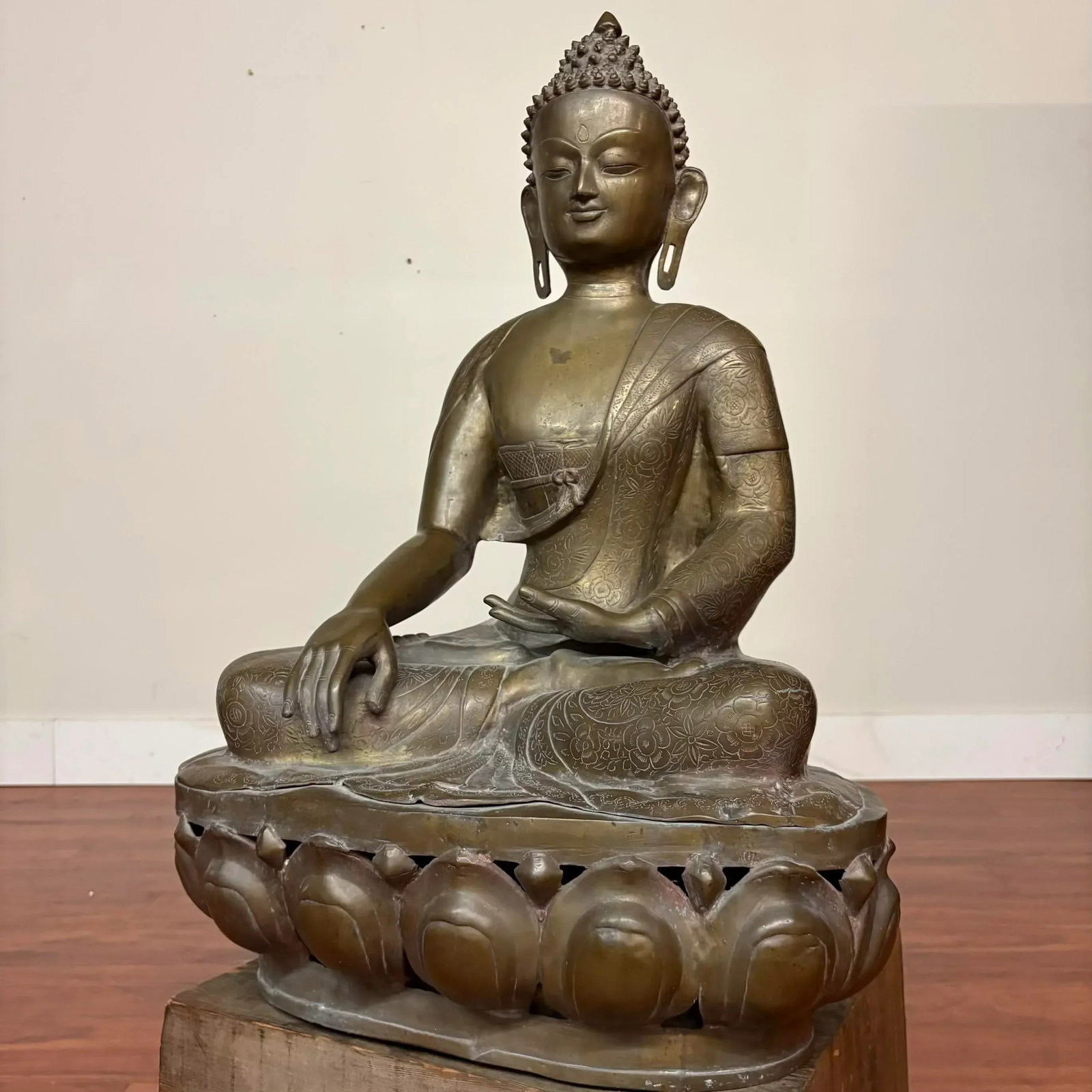 Large Nepalese Bronze Seated Buddha Sculpture Statue - 4
