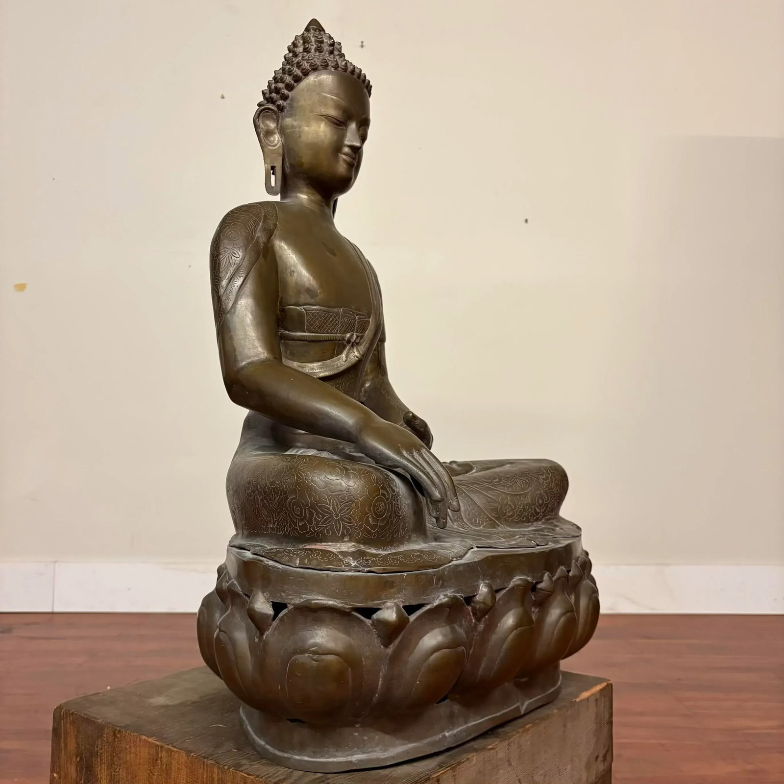 Large Nepalese Bronze Seated Buddha Sculpture Statue - 8