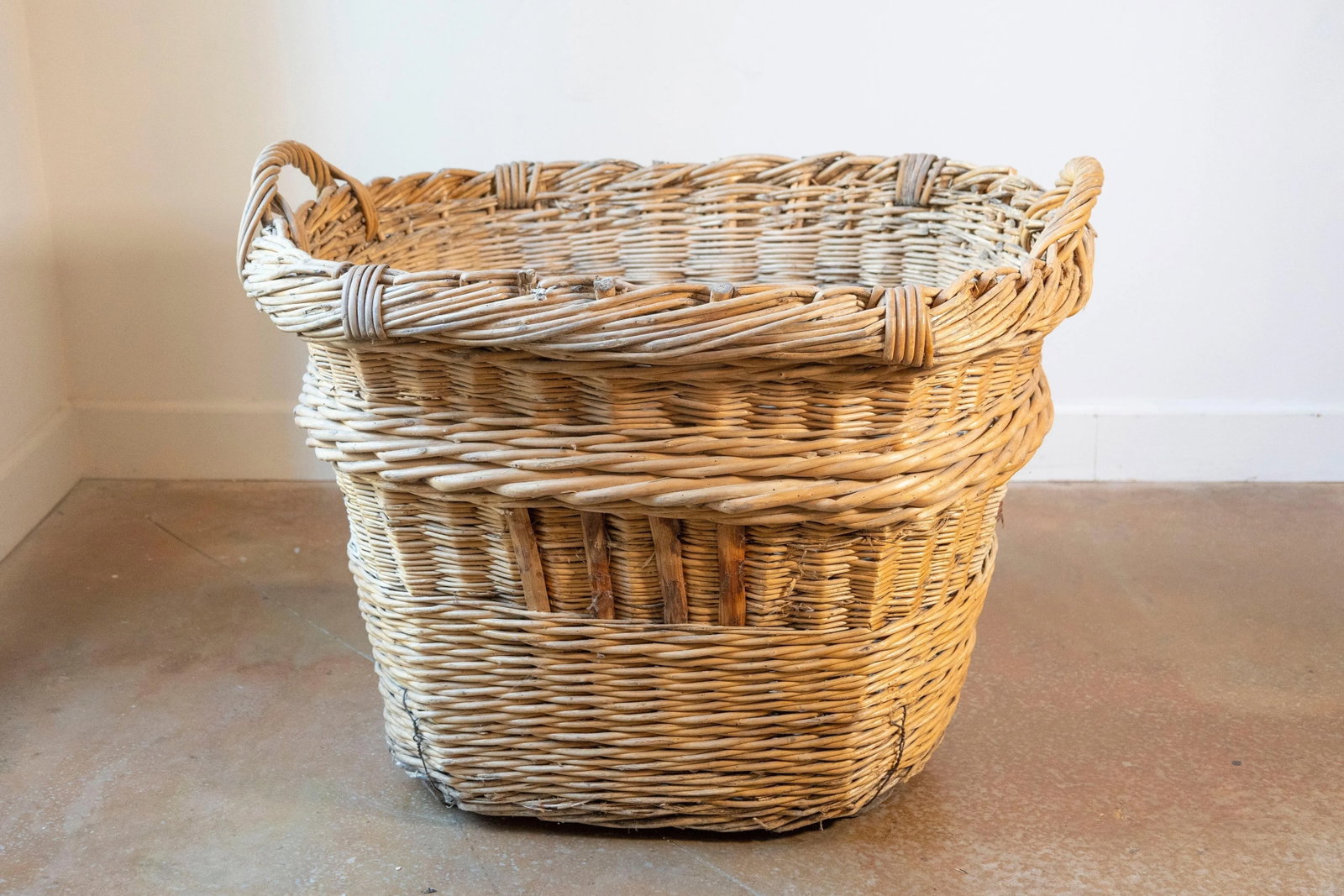 Early 20th Century French Wicker Grape Harvesting Basket - 3