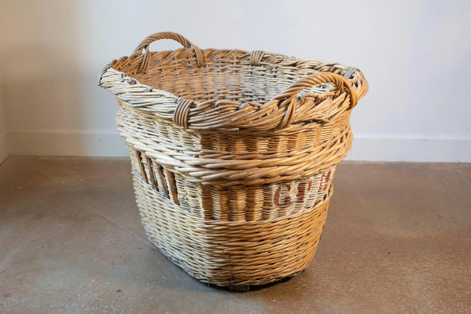 Early 20th Century French Wicker Grape Harvesting Basket - 4