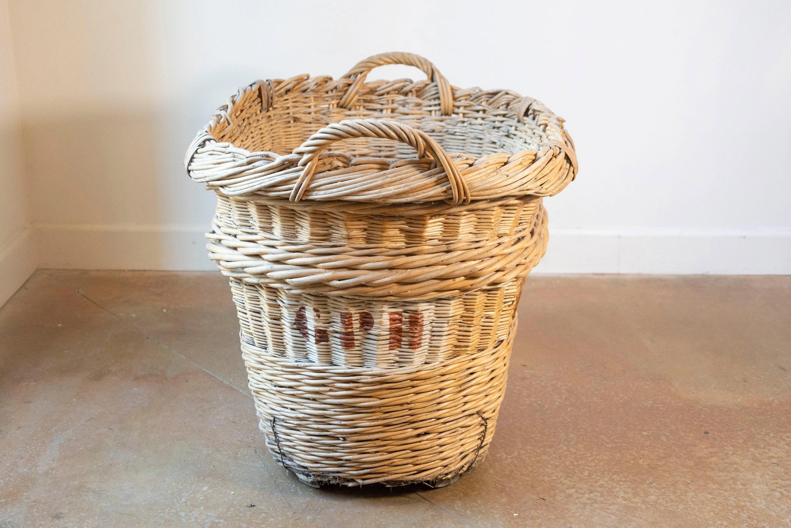 Early 20th Century French Wicker Grape Harvesting Basket - 7