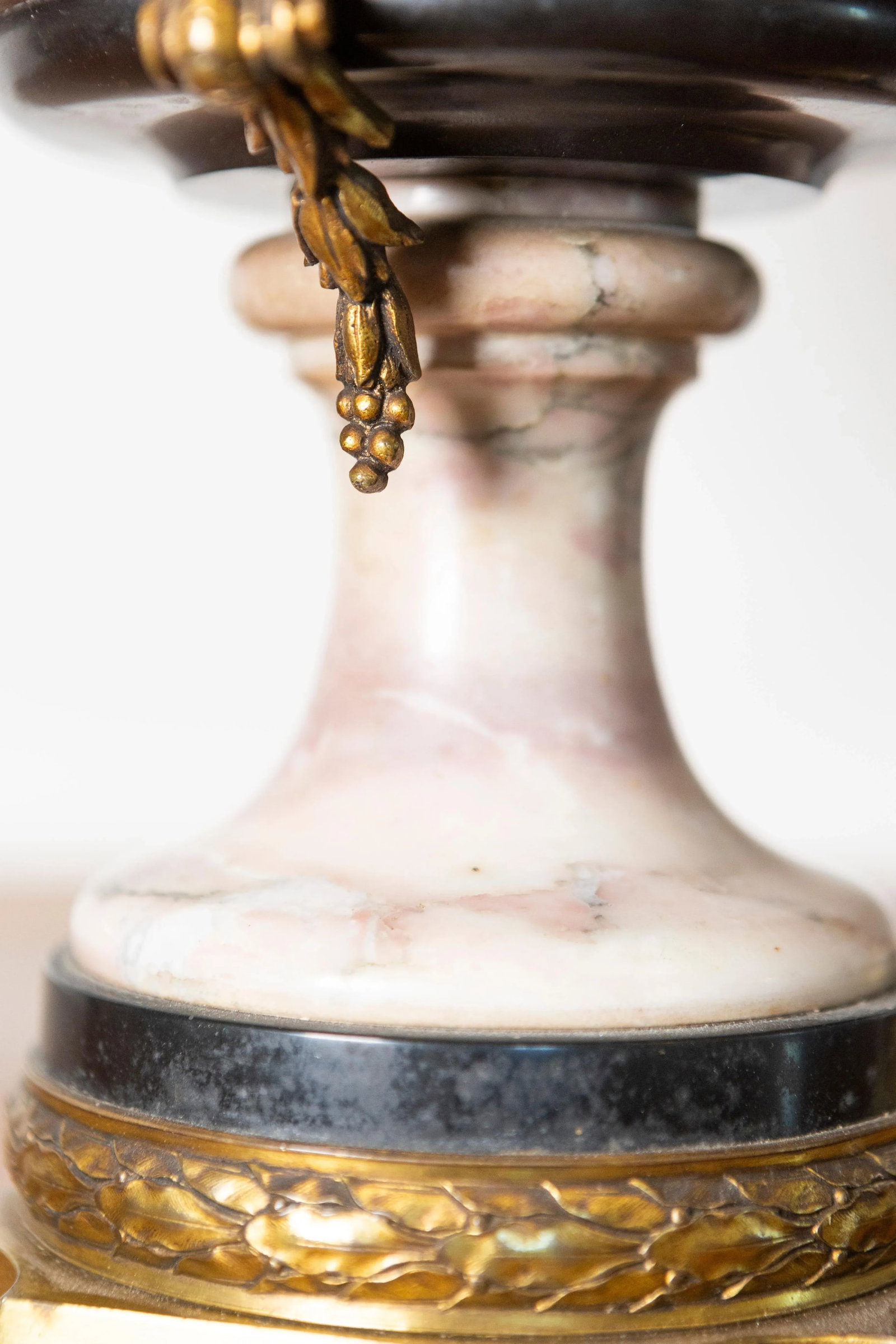 Pair of 19th-Century French Neoclassical Marble and Gilt Bronze Urns - 11