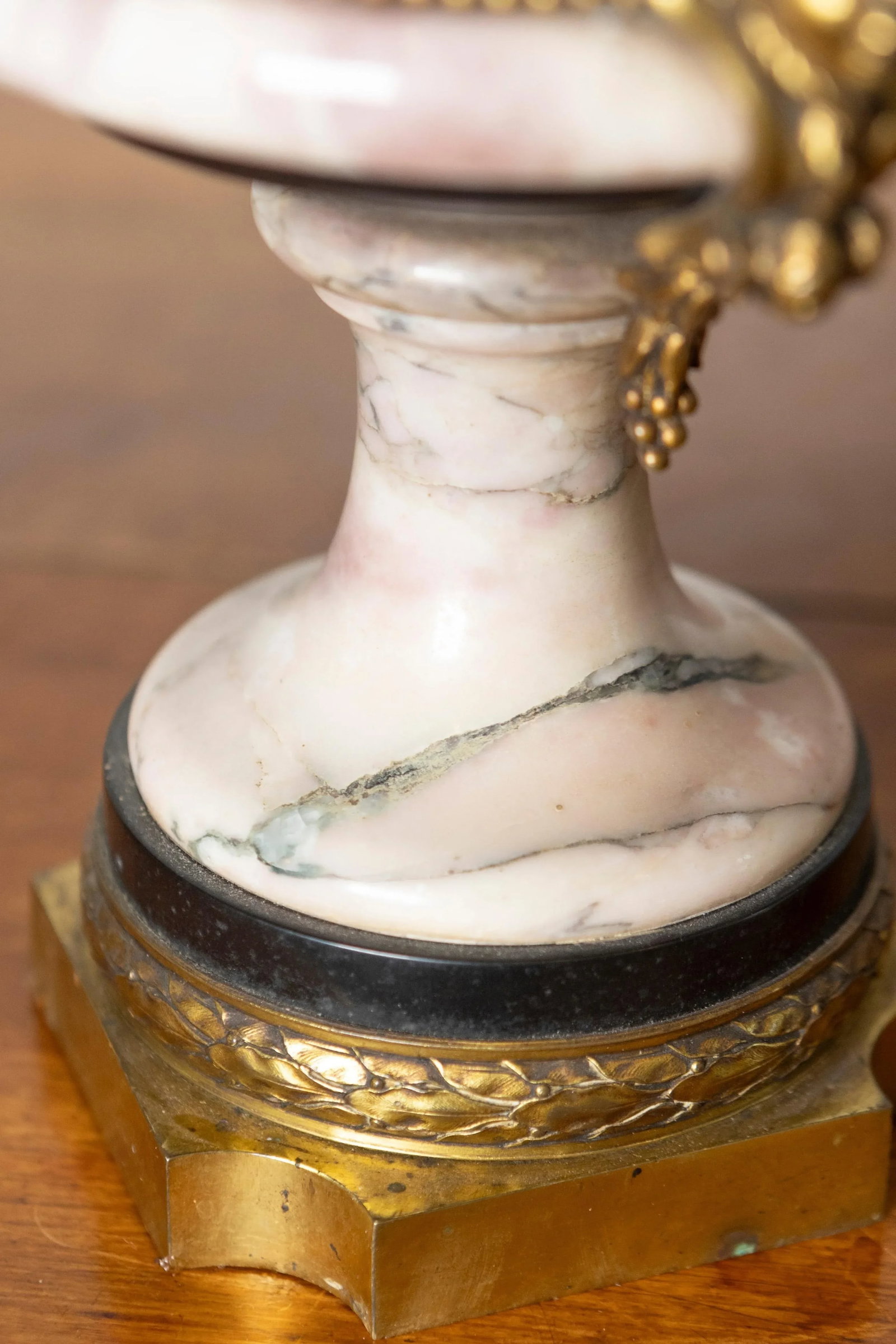Pair of 19th-Century French Neoclassical Marble and Gilt Bronze Urns - 8