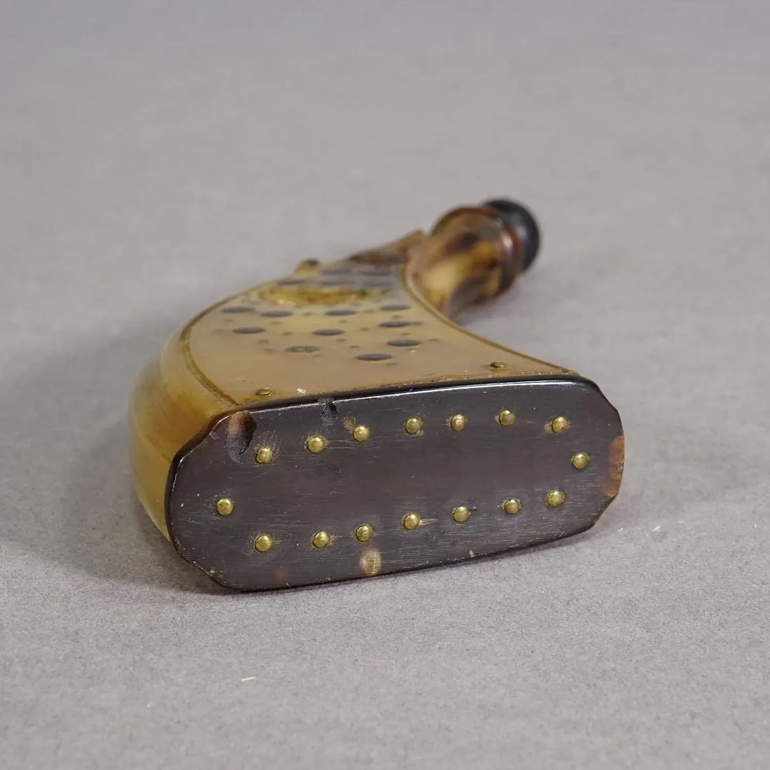 Antique Powder Flask Made of Horn With Decorations, Germany 19th Century - 5