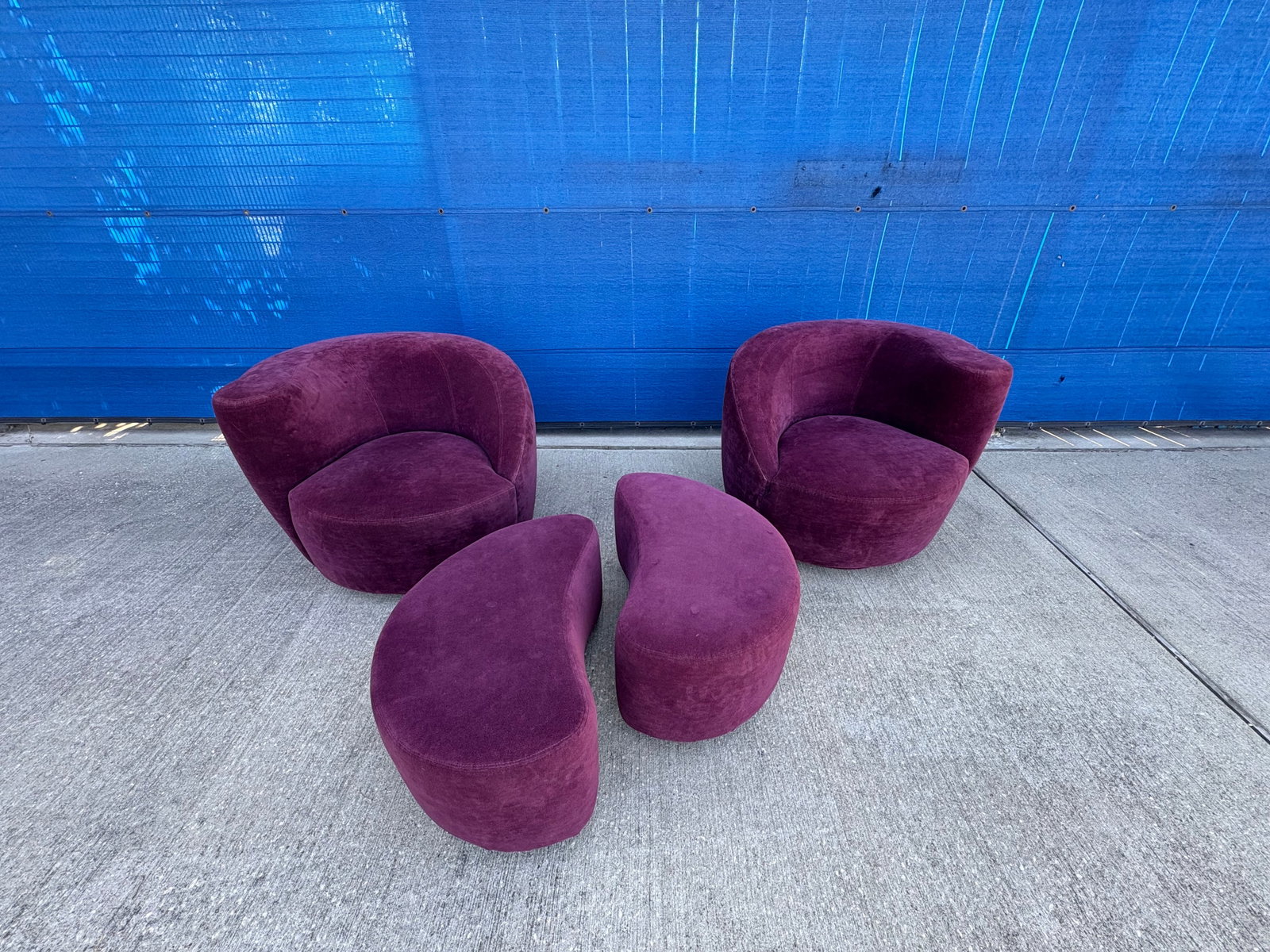 1980s Pair of Vladimir Kagan Nautilus Chairs and Ottomans - 10