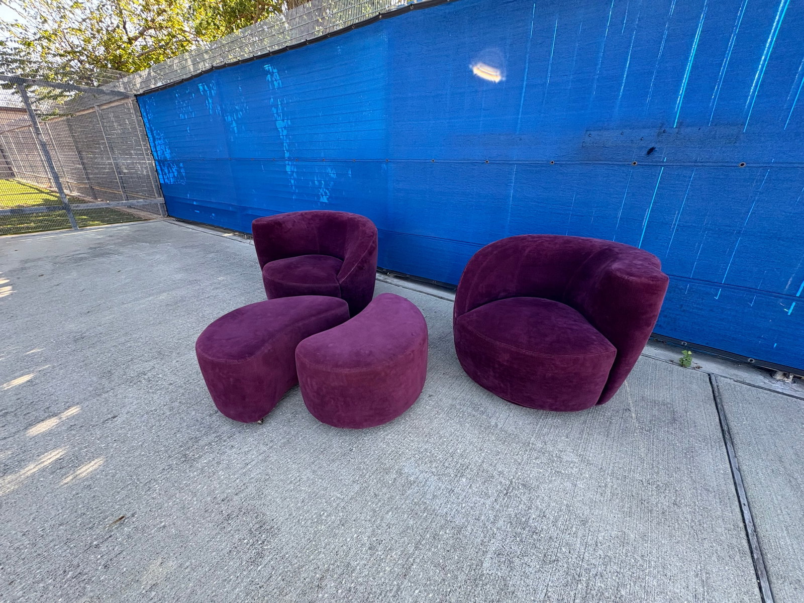 1980s Pair of Vladimir Kagan Nautilus Chairs and Ottomans - 12