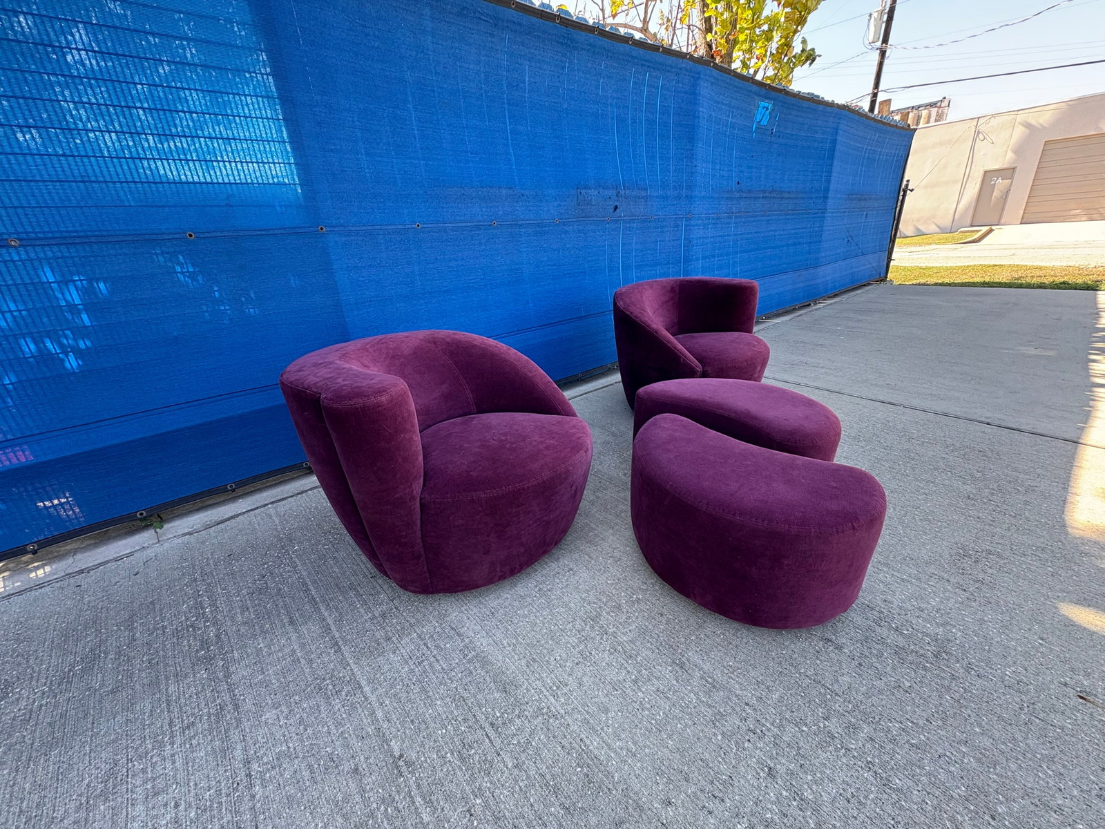 1980s Pair of Vladimir Kagan Nautilus Chairs and Ottomans - 13