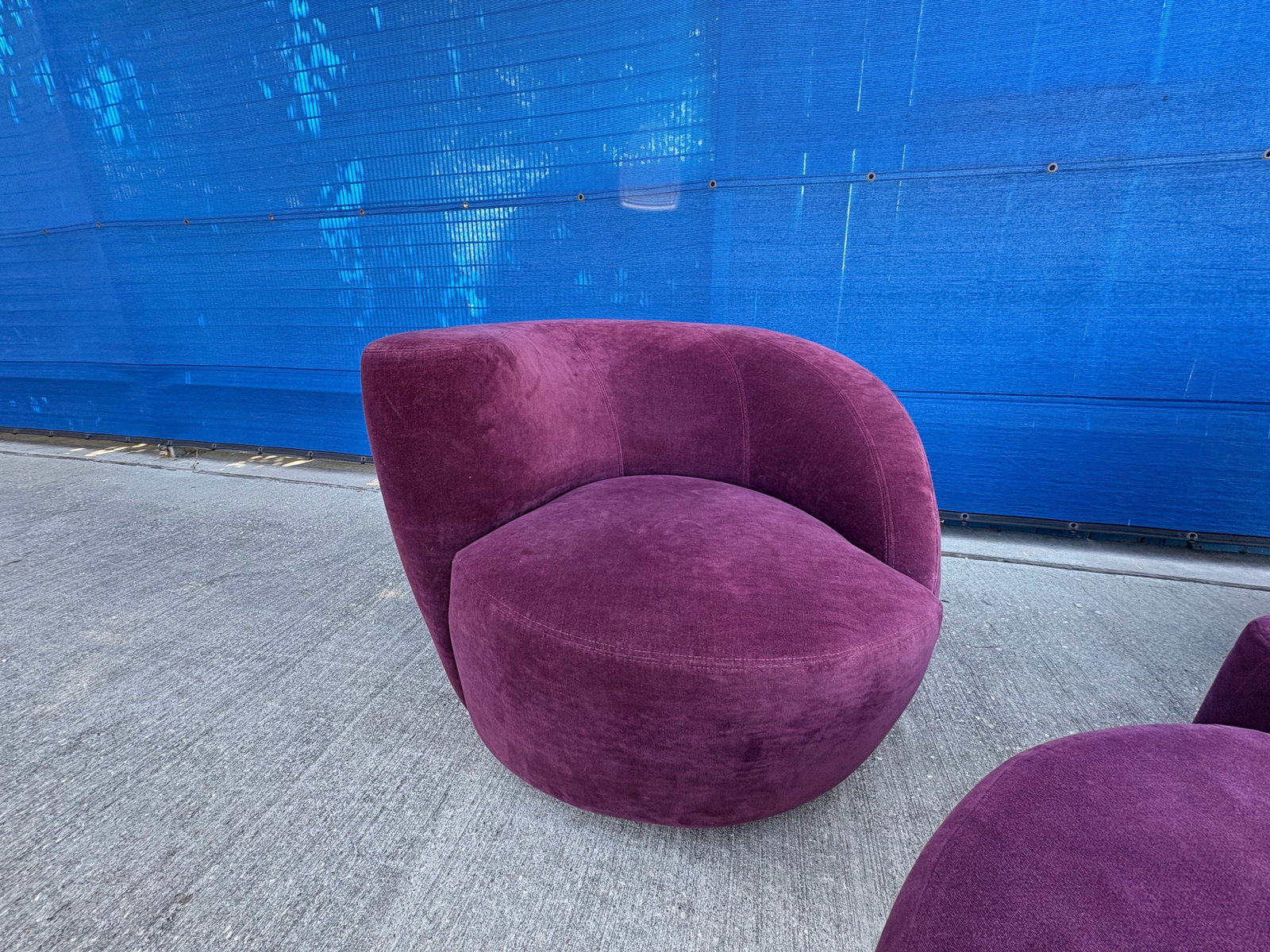1980s Pair of Vladimir Kagan Nautilus Chairs and Ottomans - 15