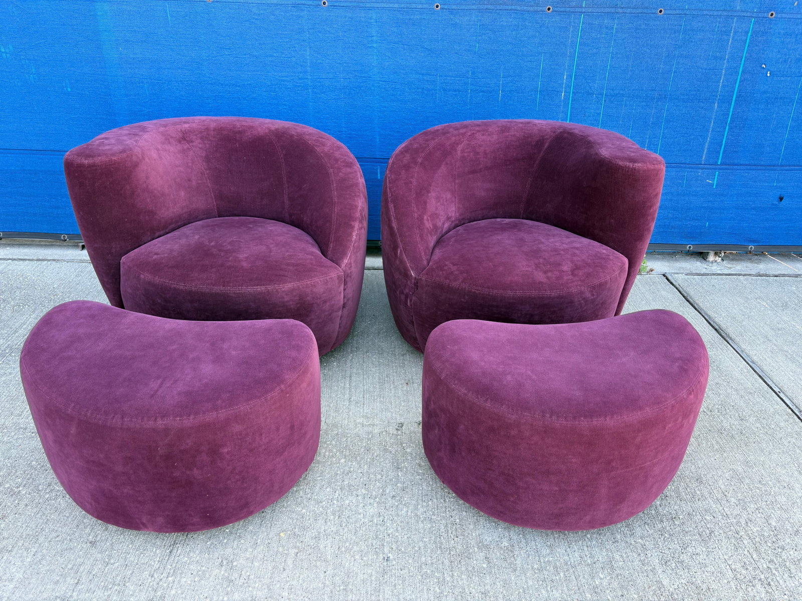 1980s Pair of Vladimir Kagan Nautilus Chairs and Ottomans - 2
