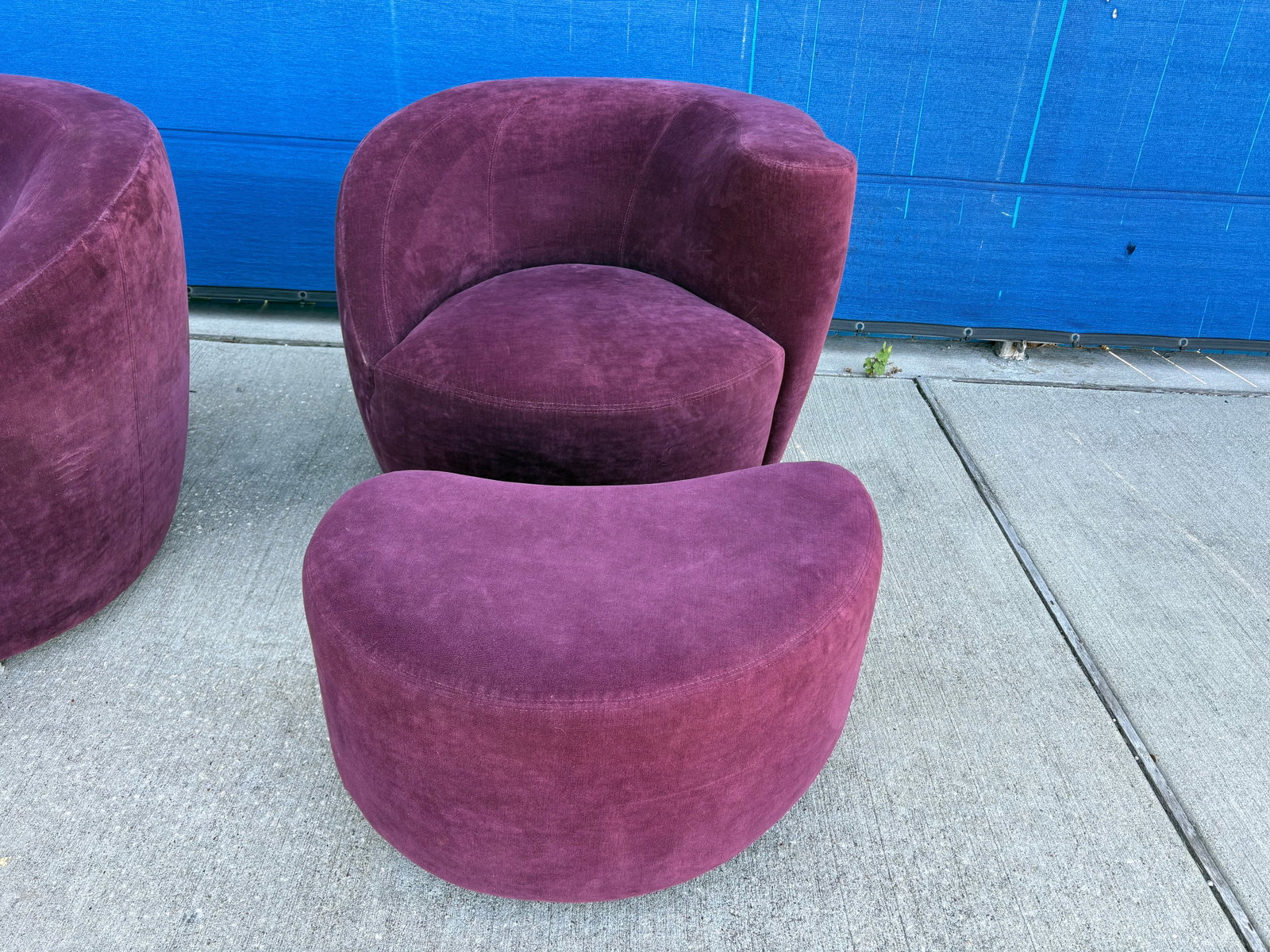 1980s Pair of Vladimir Kagan Nautilus Chairs and Ottomans - 3