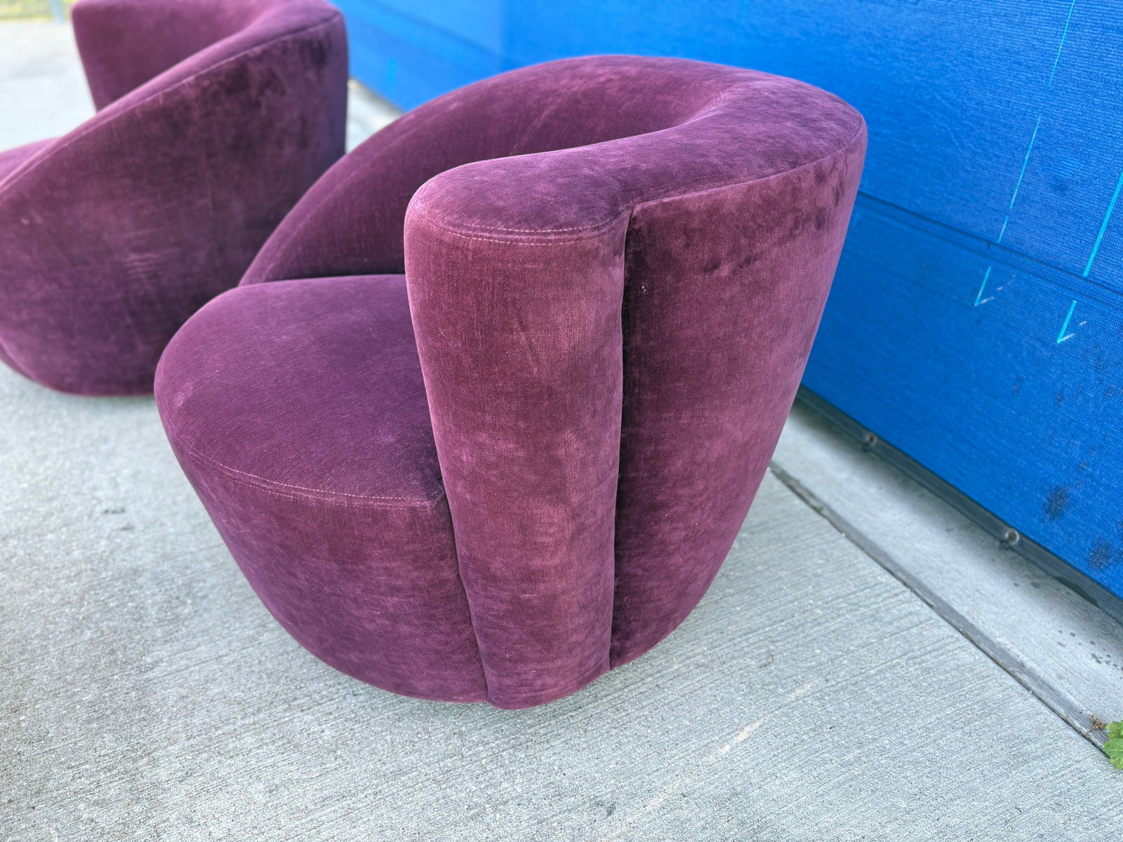 1980s Pair of Vladimir Kagan Nautilus Chairs and Ottomans - 6