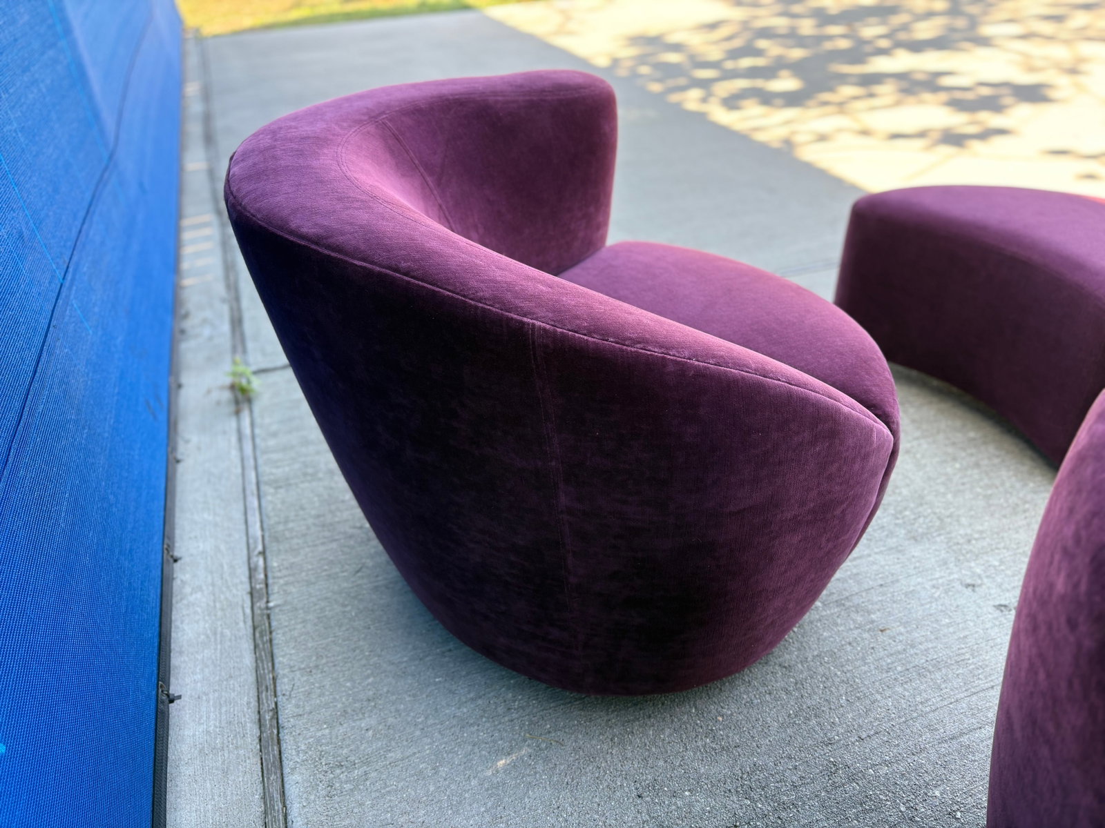 1980s Pair of Vladimir Kagan Nautilus Chairs and Ottomans - 7
