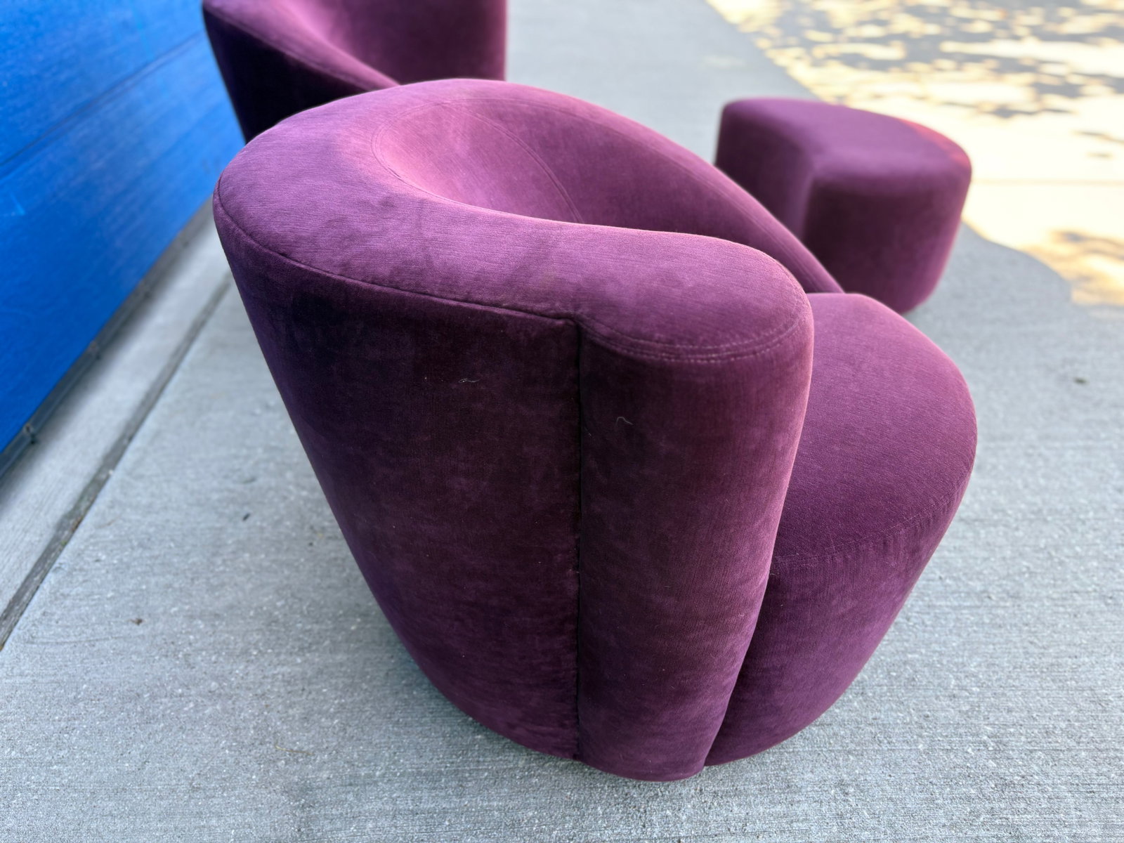 1980s Pair of Vladimir Kagan Nautilus Chairs and Ottomans - 8