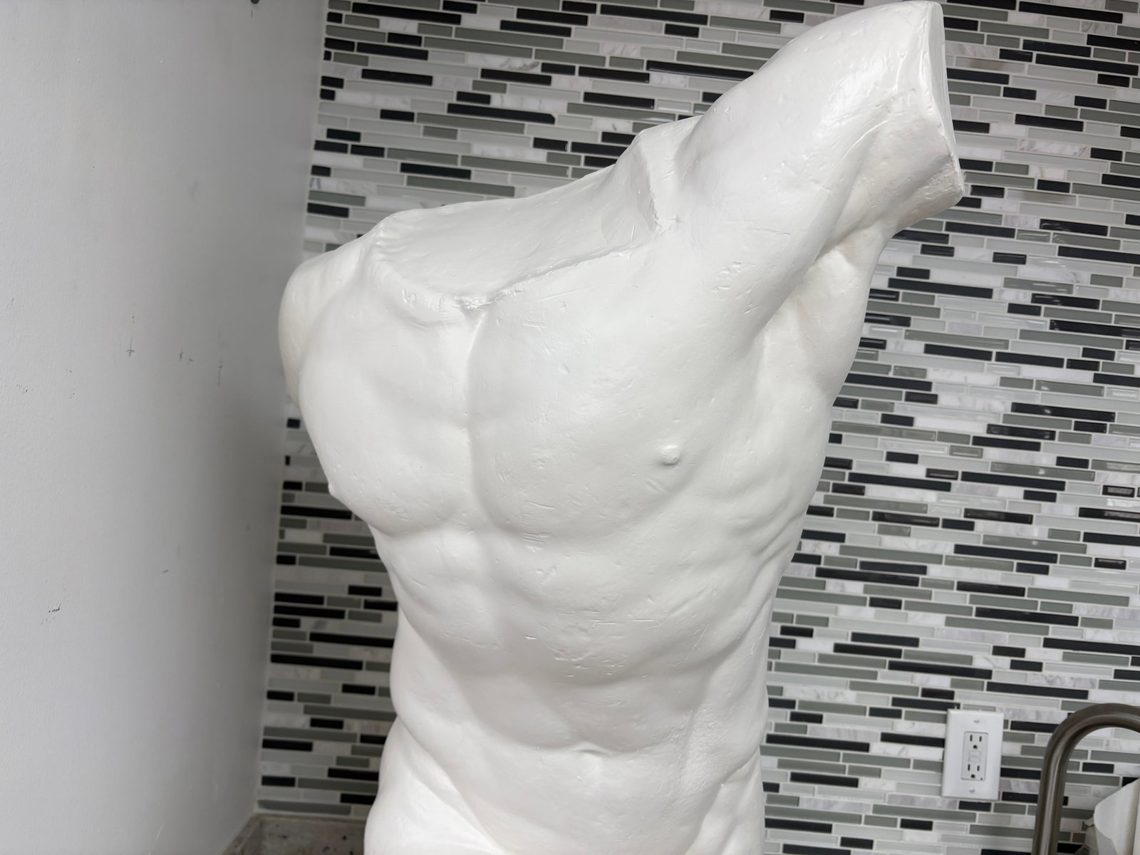 1940s Italian Plaster Male Torso Sculpture of a Classical Athlete - 4