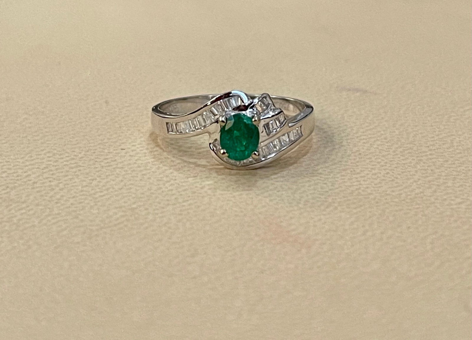 Natural Brazilian Emerald & Diamond Ring 18 Karat White Gold - 3