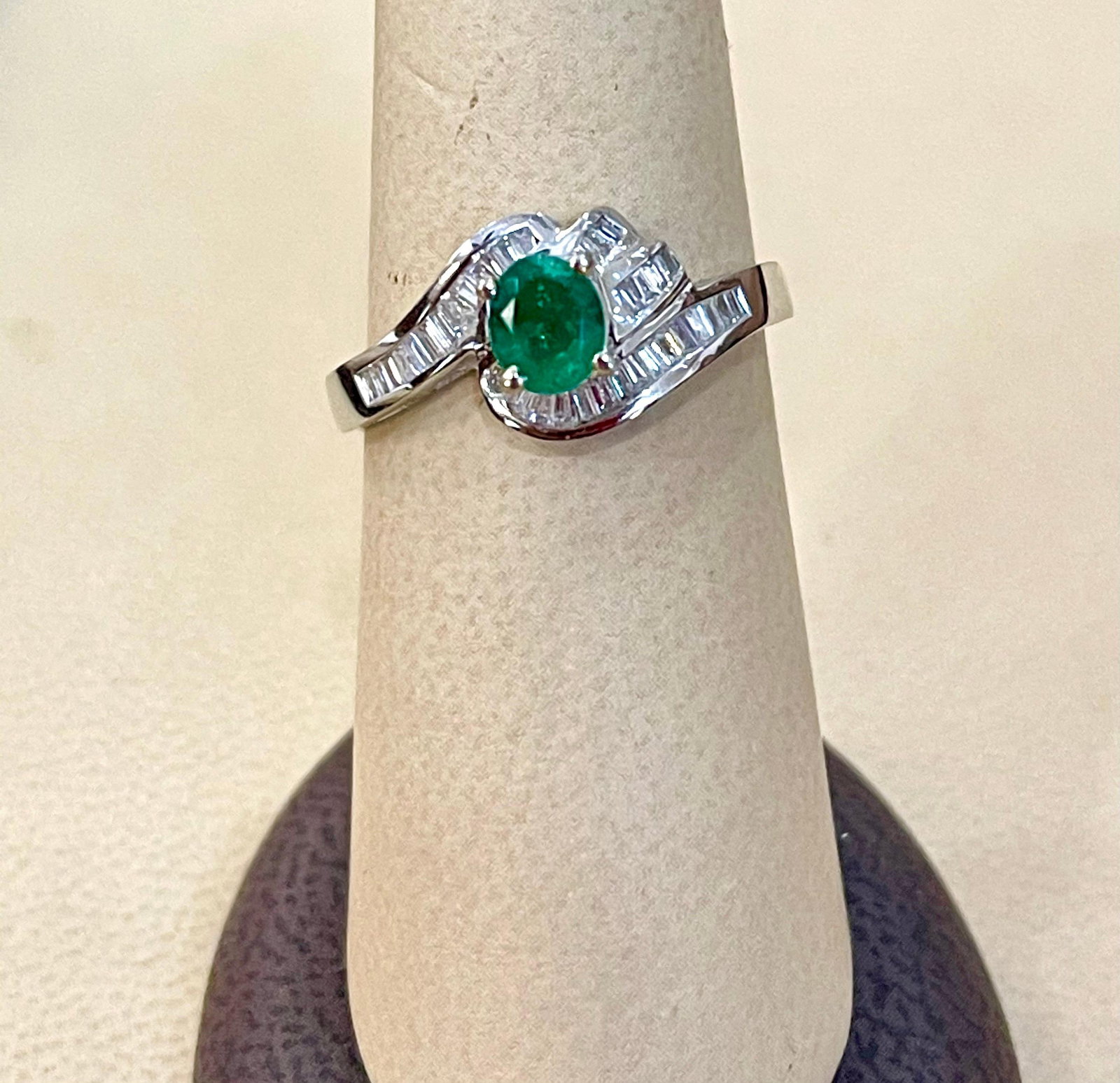 Natural Brazilian Emerald & Diamond Ring 18 Karat White Gold - 5