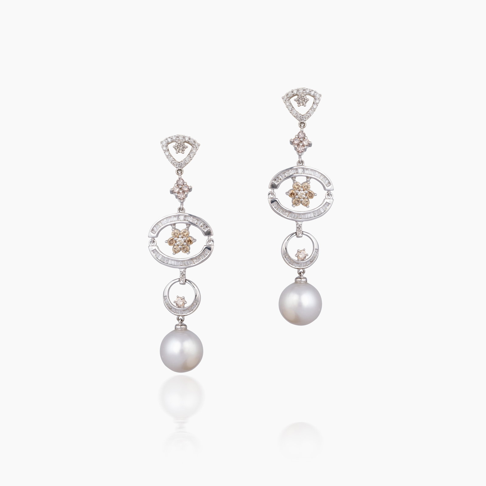Diamond Pearl Earring in 18k gold - 4