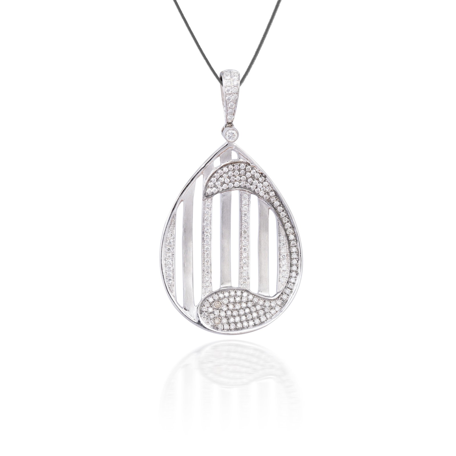 Diamond Pendant in 18k gold - 4