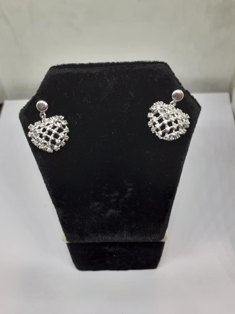 Natural Diamond Earring with 0.70 Carat Diamond in 18k Gold - 4