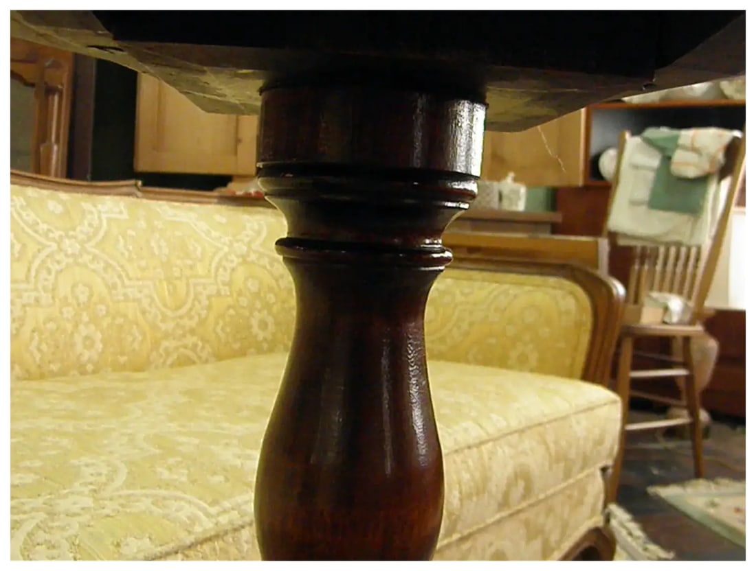 18th Century Mahogany American Tilt Top Tea Table or Candle Stand - 11