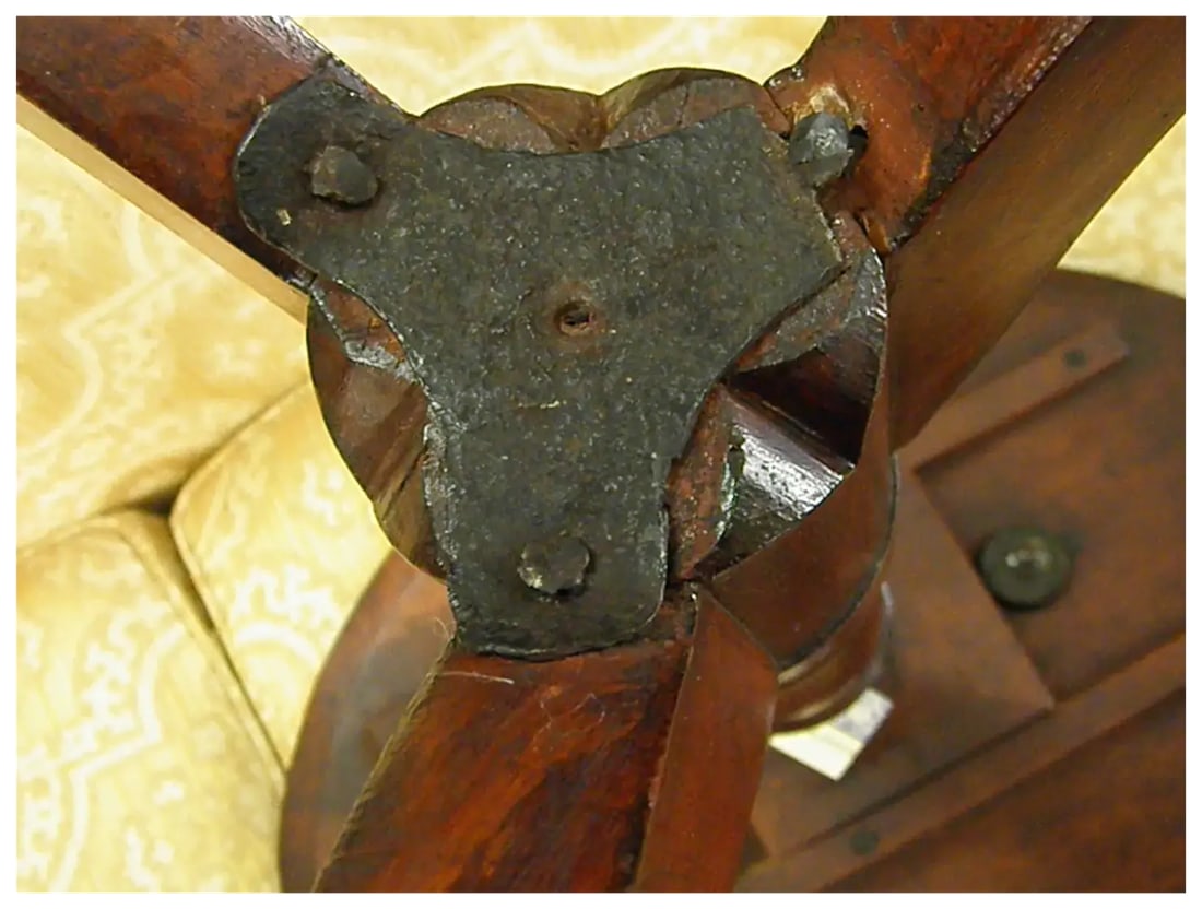 18th Century Mahogany American Tilt Top Tea Table or Candle Stand - 16