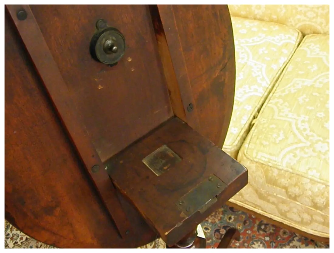 18th Century Mahogany American Tilt Top Tea Table or Candle Stand - 8