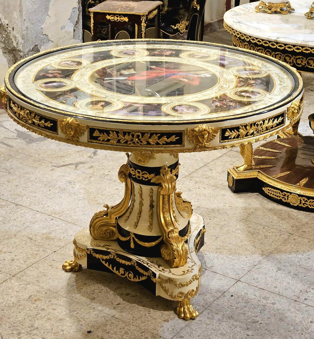French Rococo Style White Round Dining Table With Bronze Details - 2
