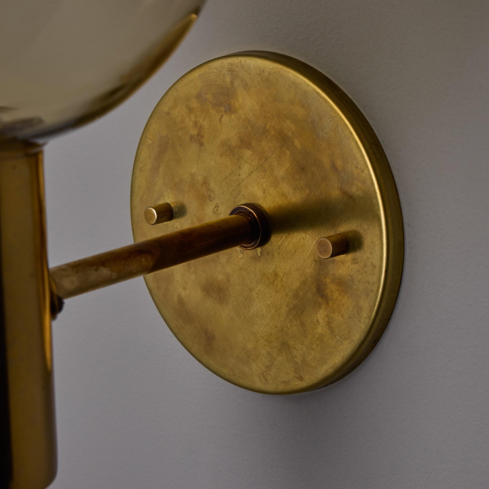1960s Hans Agne Jakobsson #V149 Glass & Brass Wall Lamp for Markaryd - 8