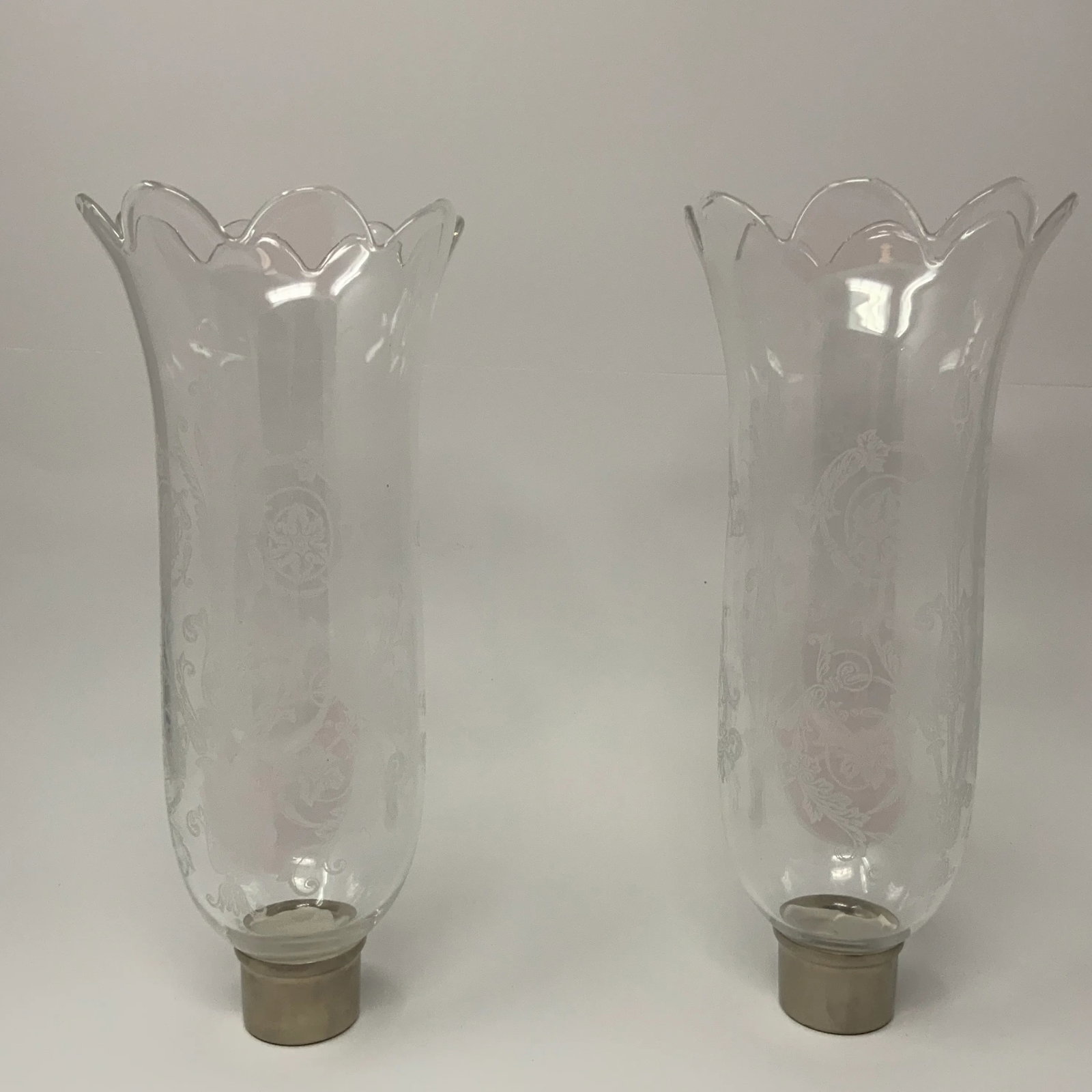 2000s Baccarat Tulip Crystal Hurricanes With Scalloped Rim, Acanthus Pattern- a Pair - 3