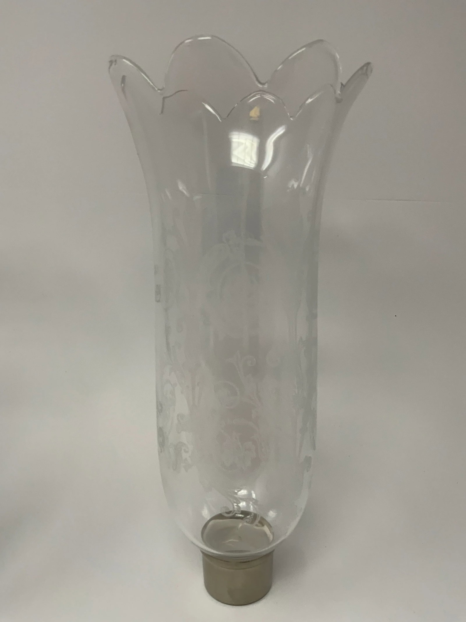 2000s Baccarat Tulip Crystal Hurricanes With Scalloped Rim, Acanthus Pattern- a Pair - 5