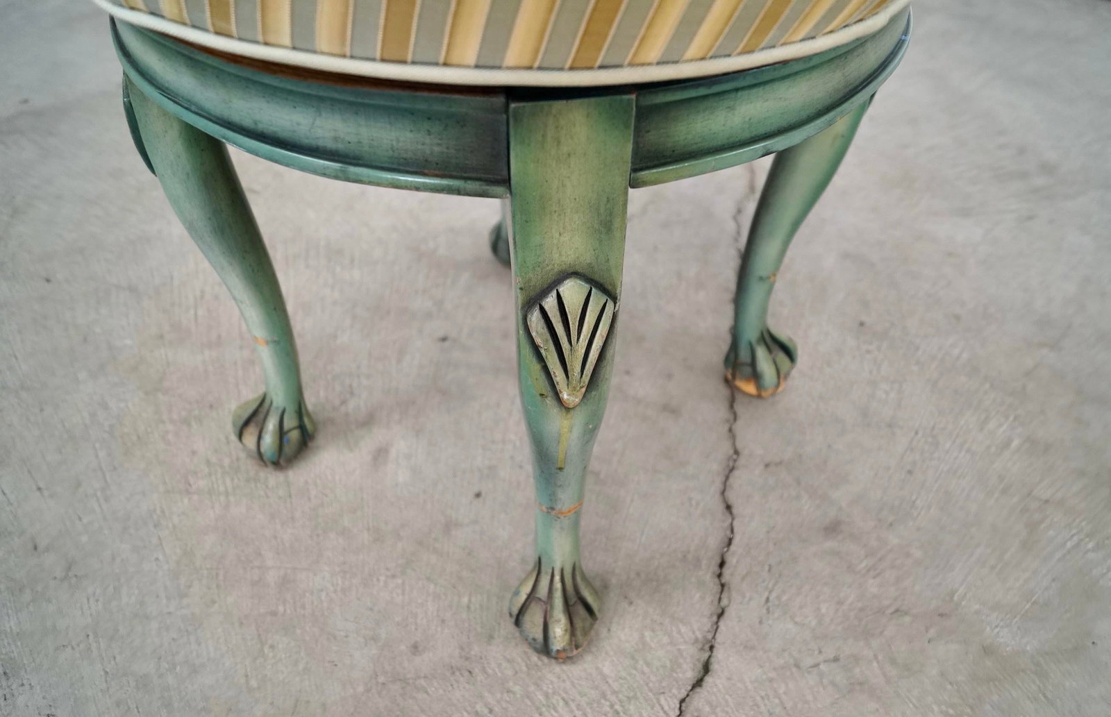 1960's Hollywood Regency Swivel Claw Foot Vanity Stool - 11