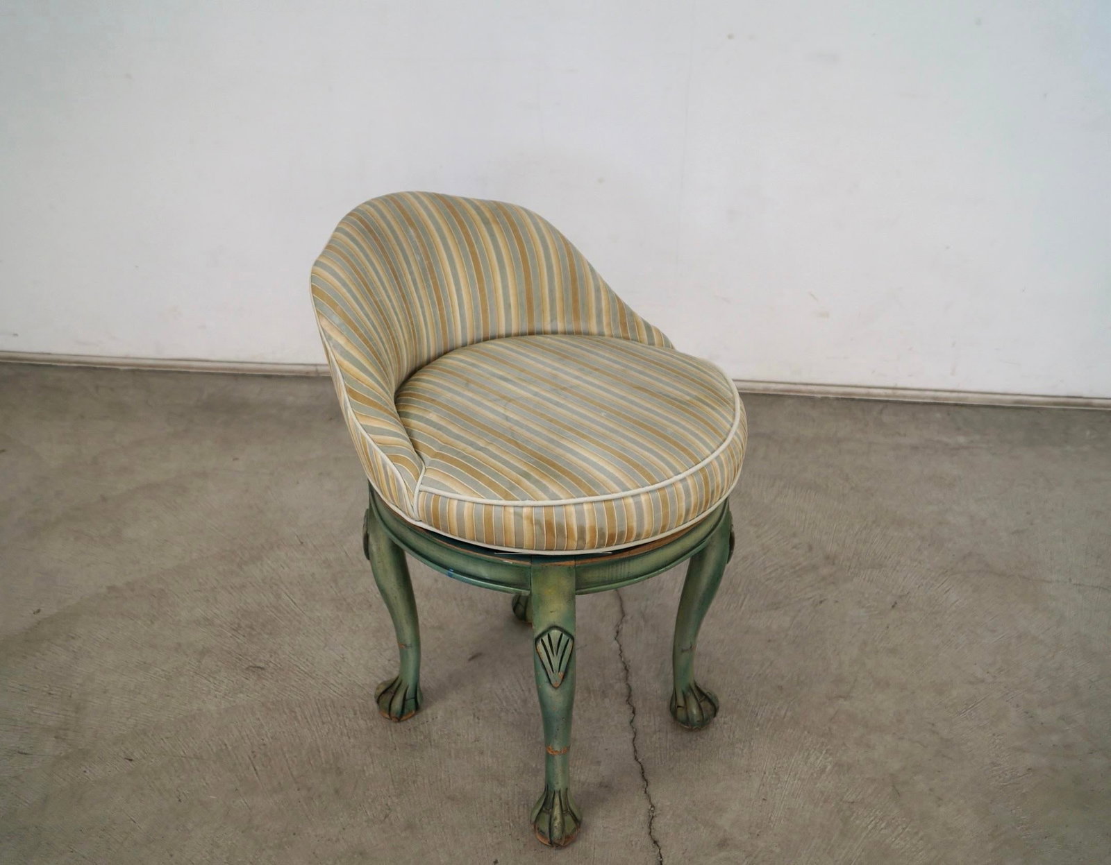 1960's Hollywood Regency Swivel Claw Foot Vanity Stool - 2