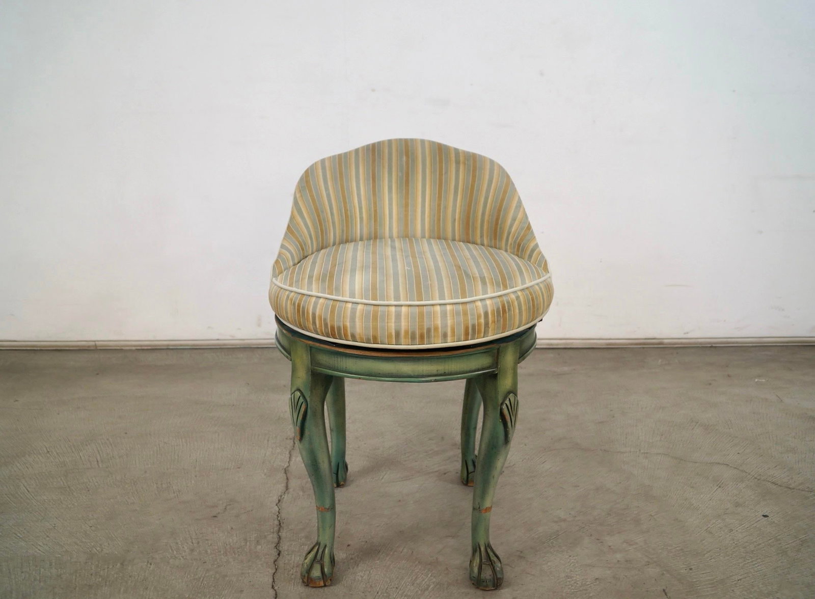 1960's Hollywood Regency Swivel Claw Foot Vanity Stool - 3