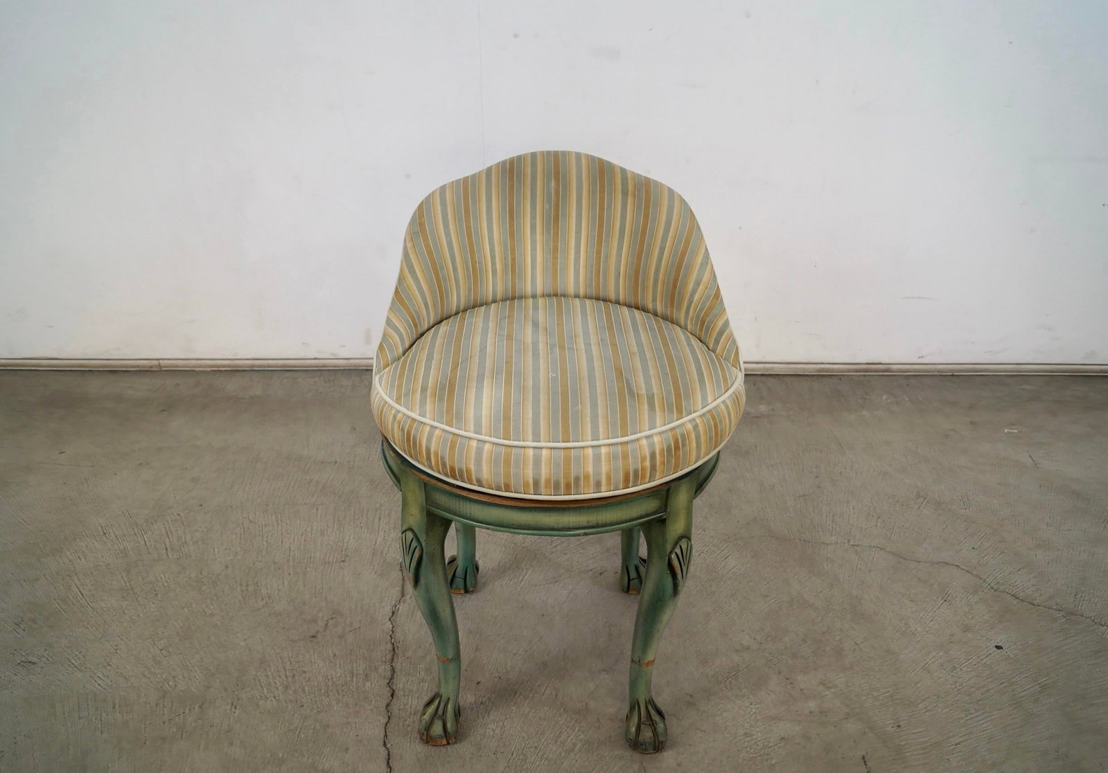 1960's Hollywood Regency Swivel Claw Foot Vanity Stool - 4