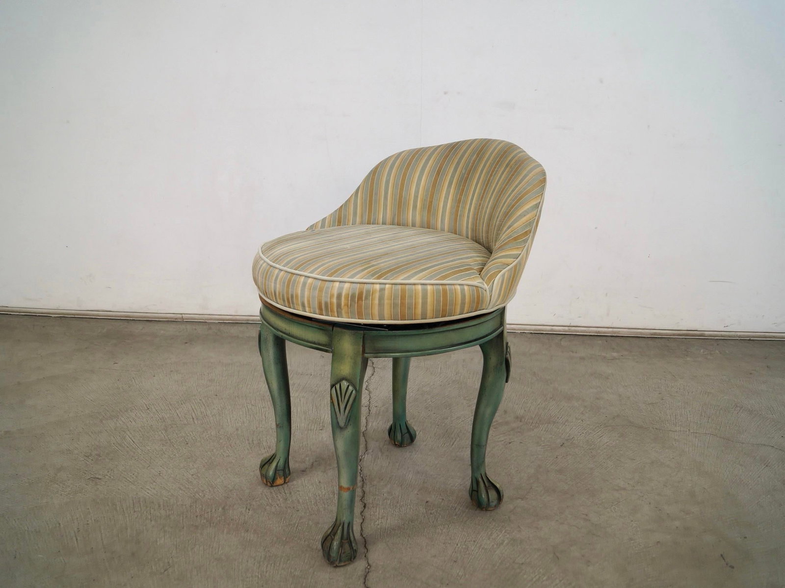 1960's Hollywood Regency Swivel Claw Foot Vanity Stool - 5