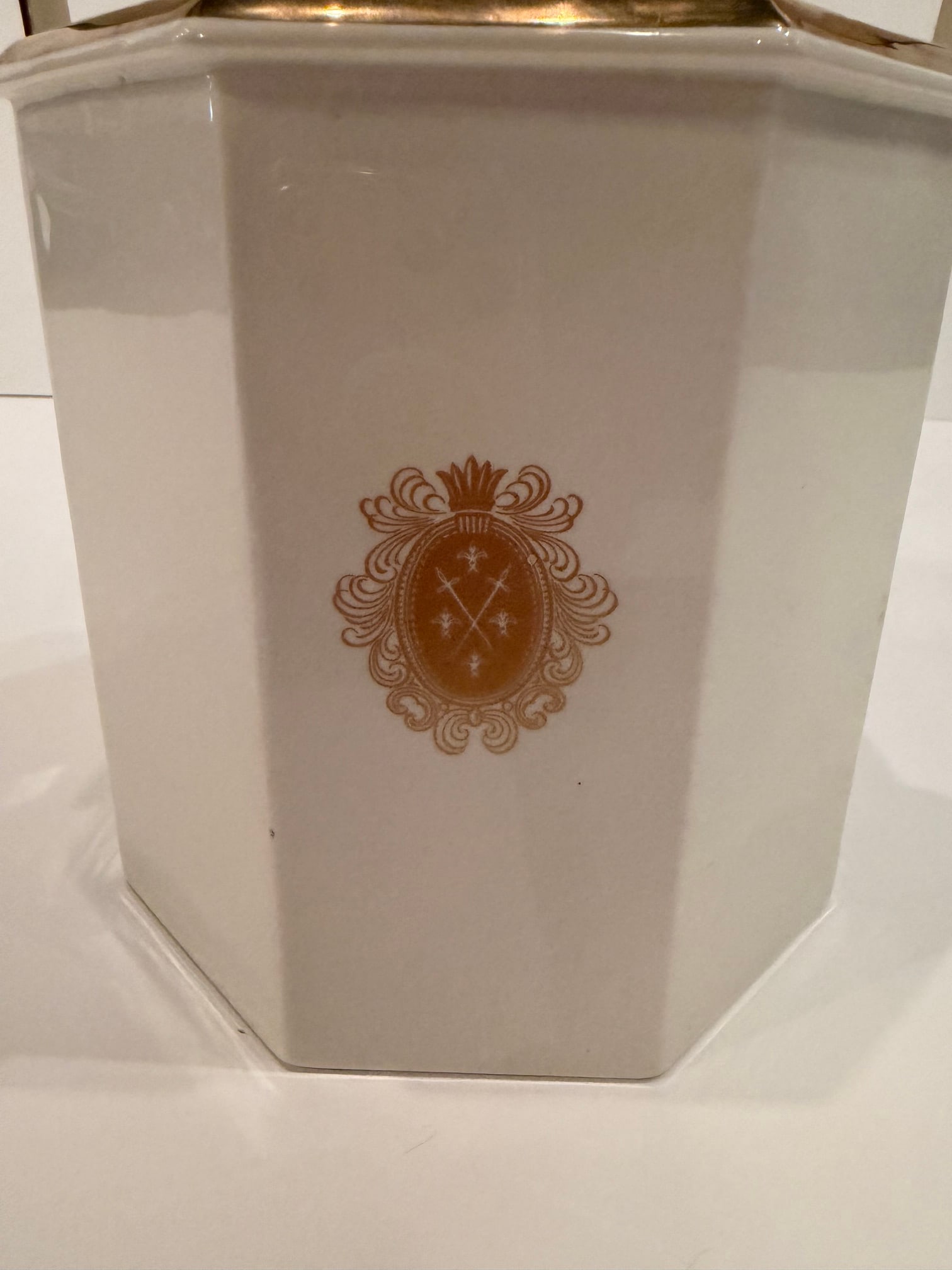 1960s Ceramic Porcelain Ice Bucket With Crest by Ernest John - 2