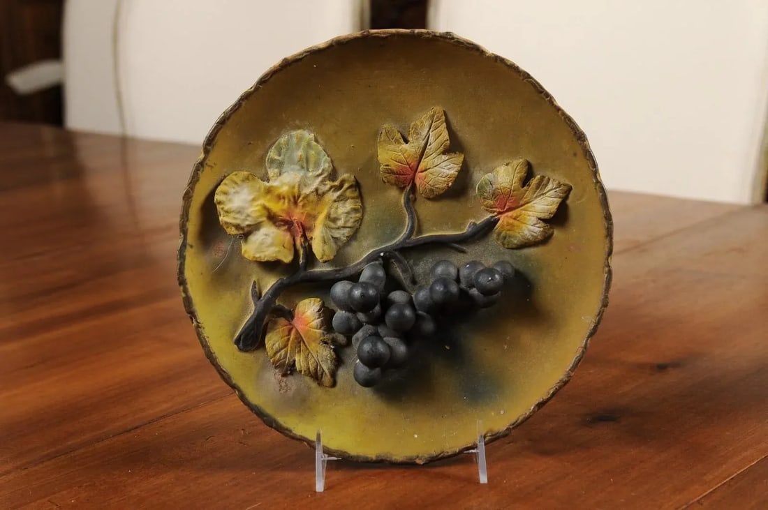 French 20th Century Wall Hanging Pottery Plate with Black Grapes Motifs - 4