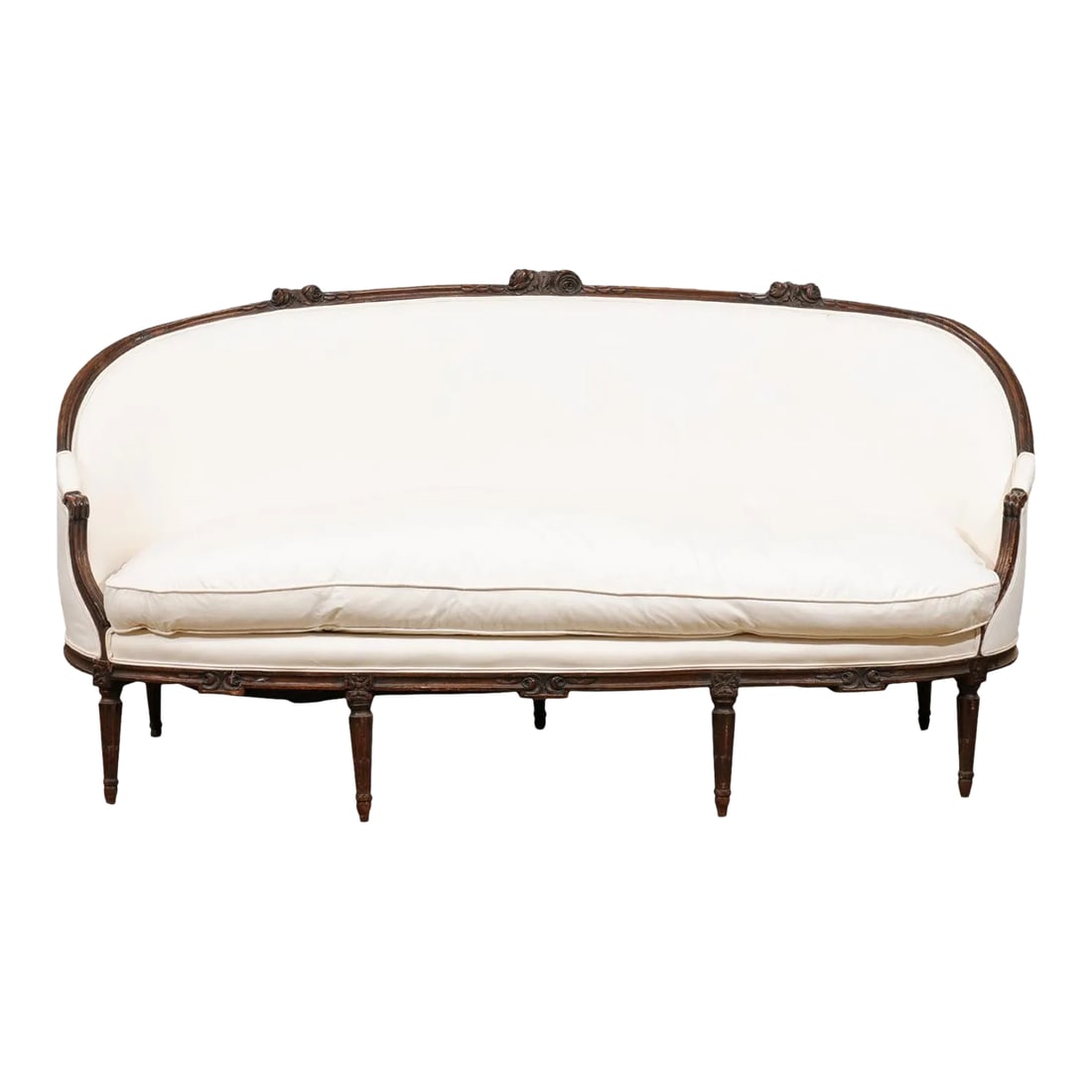 1780s French Louis XVI Period Walnut Canapé en Corbeille: A French Louis XVI period carved walnut canapé en corbeille from the late 18th century, with carved roses and upholstery. Created in France during the last quarter of the 18th century, this canap