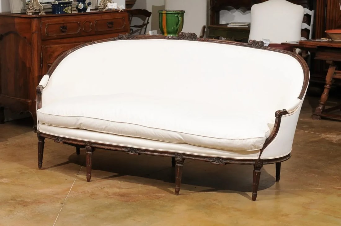 1780s French Louis XVI Period Walnut Canapé en Corbeille - 3