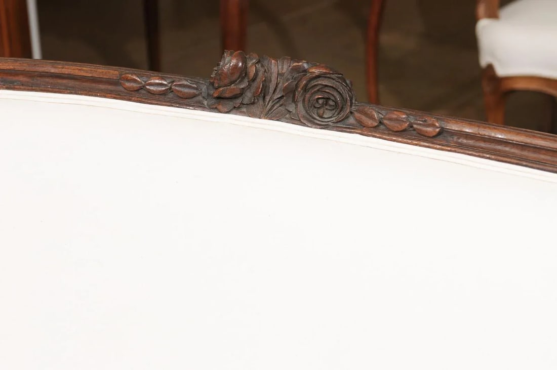 1780s French Louis XVI Period Walnut Canapé en Corbeille - 4