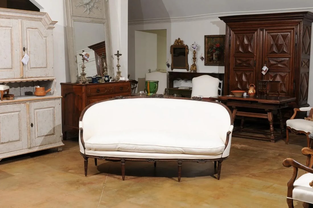 1780s French Louis XVI Period Walnut Canapé en Corbeille - 5