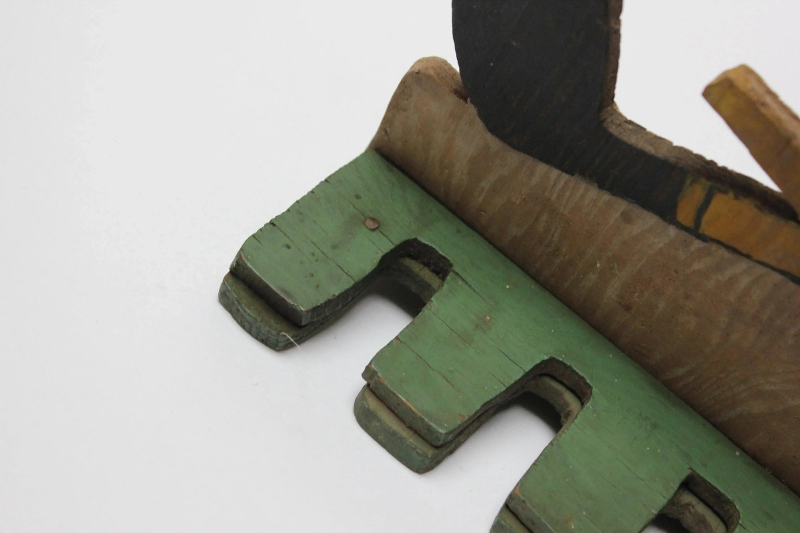 Small Folk Art Smokers 'Pipe Valet' - 10