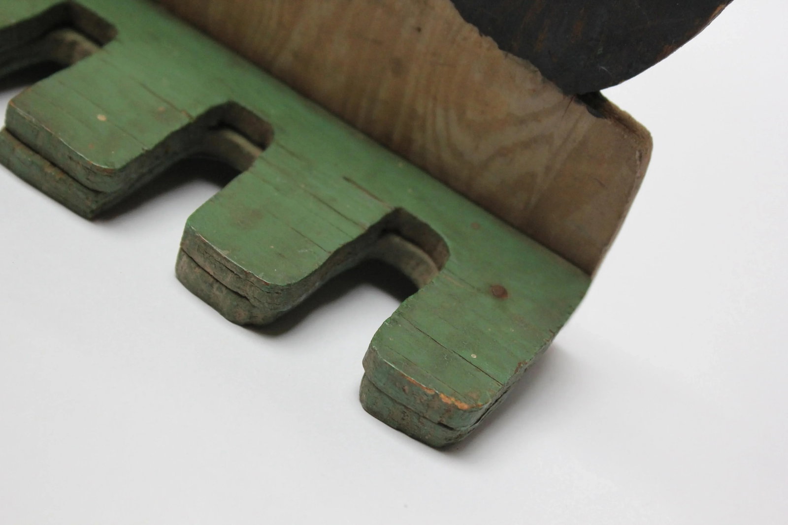 Small Folk Art Smokers 'Pipe Valet' - 12