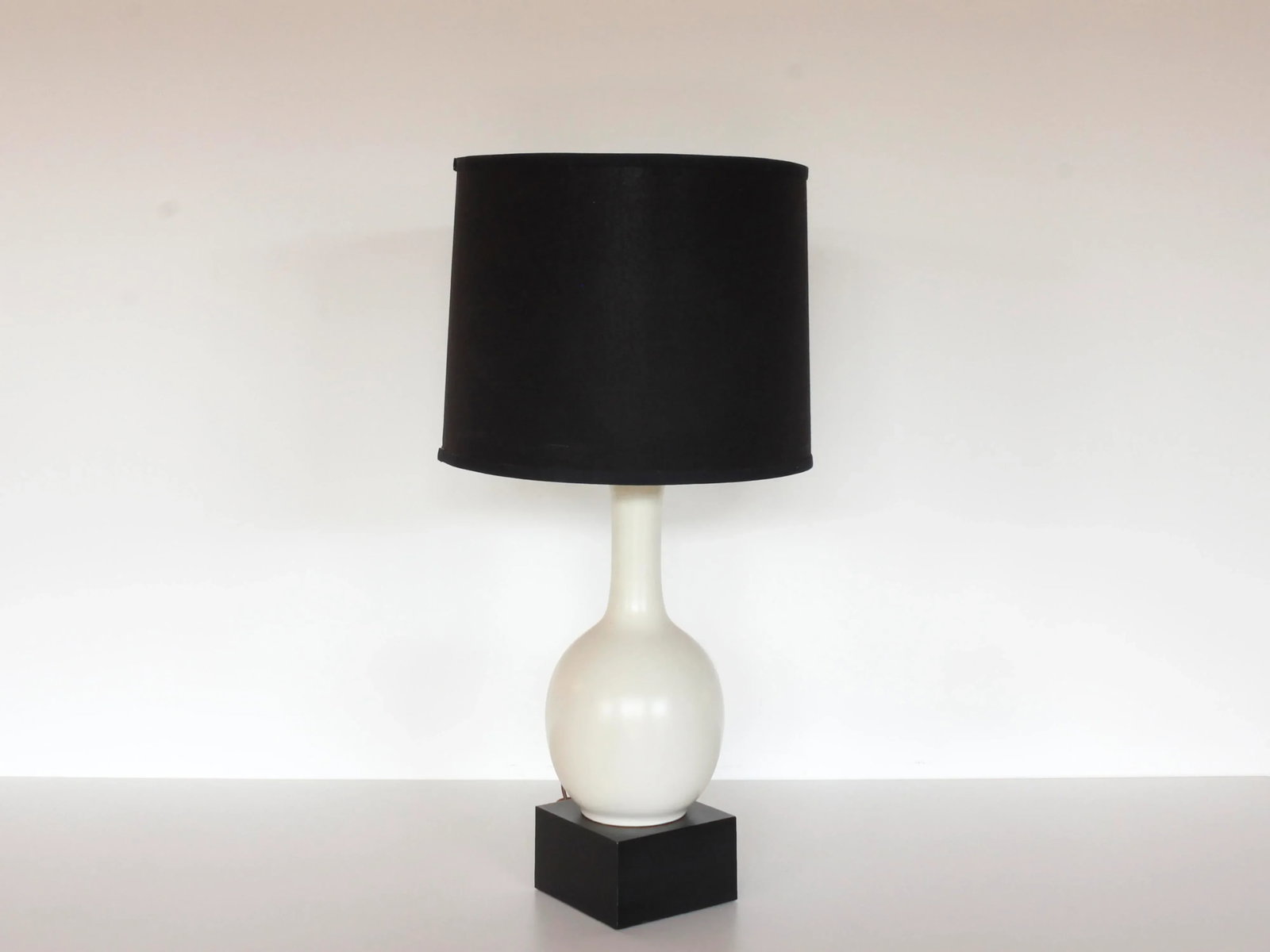 Midcentury White Craquelure Pottery Table Lamp With Black Shade - 2