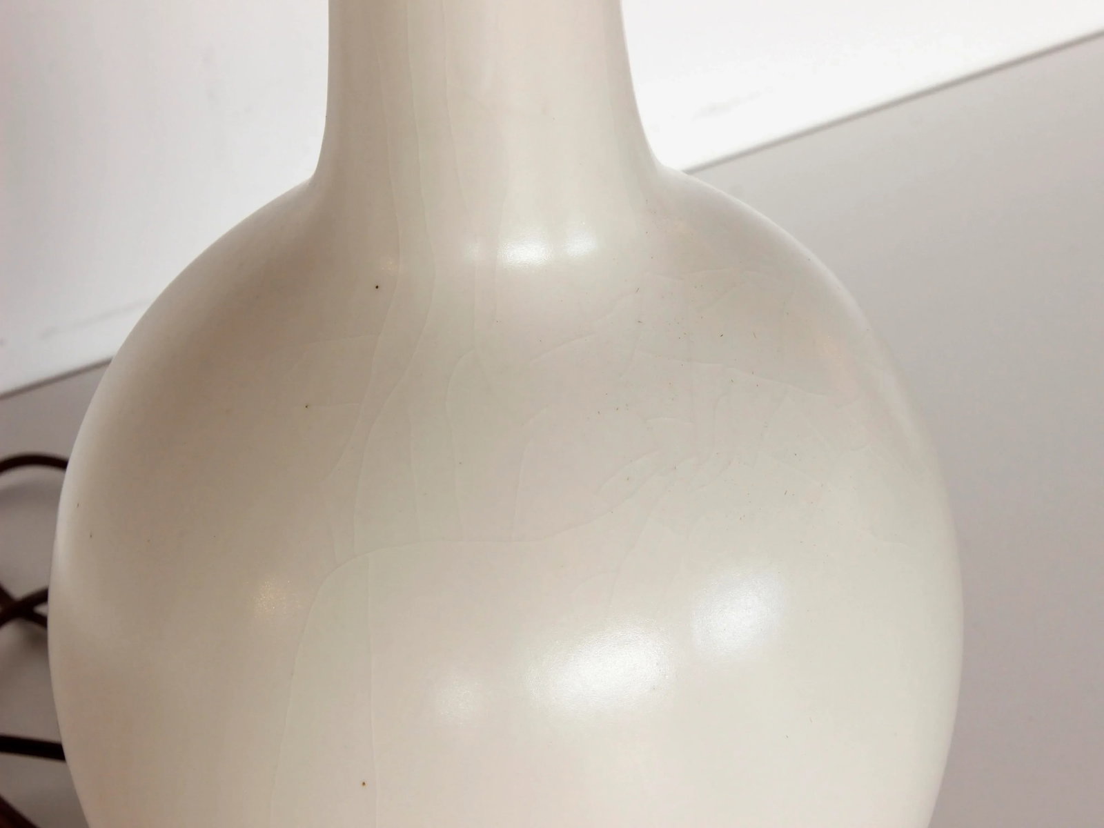 Midcentury White Craquelure Pottery Table Lamp With Black Shade - 8
