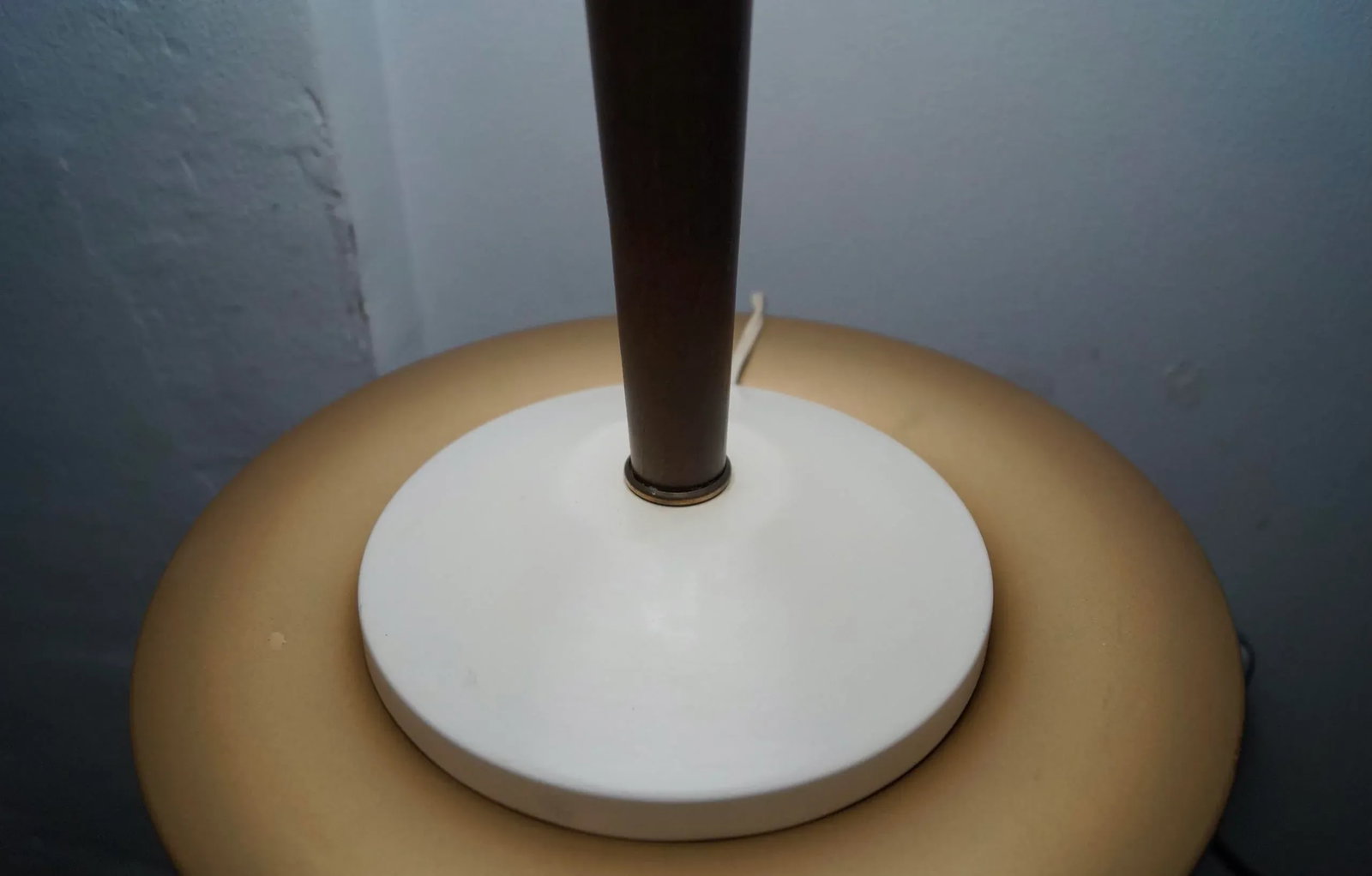 Mid-Century Modern Space Age Table Lamp - 11