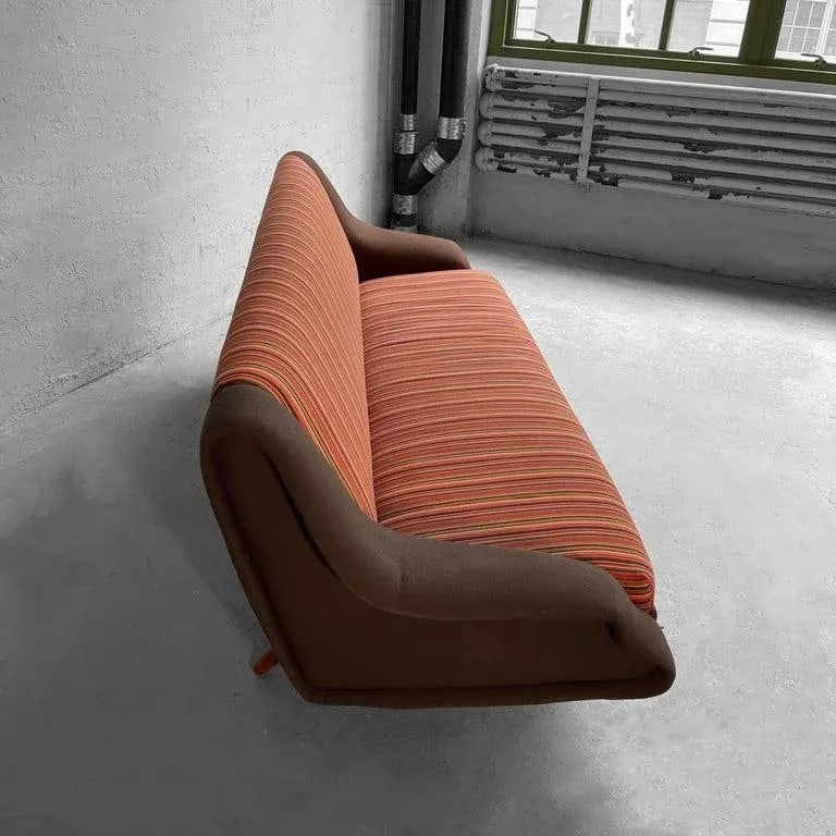 1960s Italian Mid-Century Modern Sofa in the Style of Marco Zanuso - 8