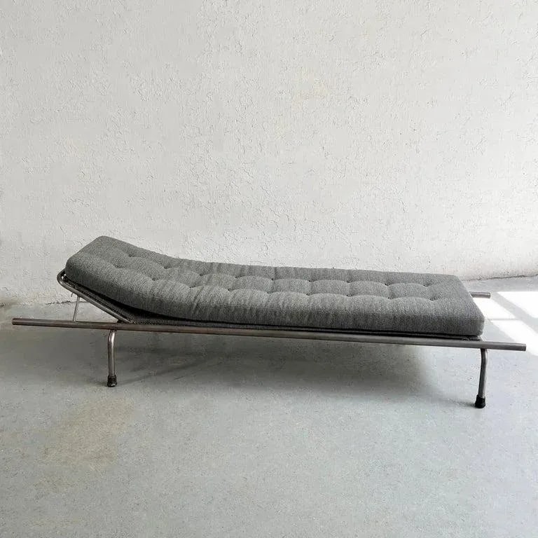 1940s Vintage Industrial Tubular Steel Chaise - 2