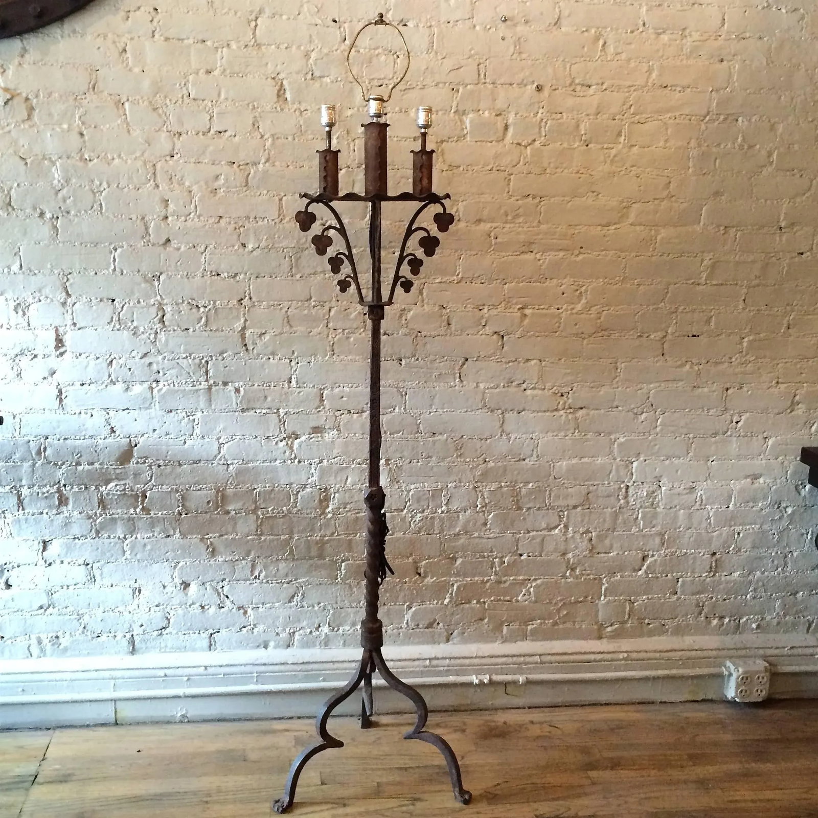 Early 20th Century Gothic Wrought Iron Floor Lamp in the Style of Samuel Yellin - 2